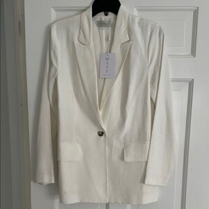 Wayf White Blazer with Notched Lapels and Textured Fabric